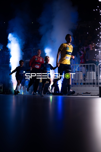 Einlauf von Patrick Groetzki (24; Rhein Neckar Löwen) und David Späth (29; Rhein Neckar Löwen)