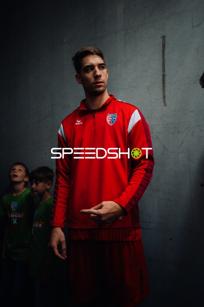 Nikola Vlahovic (3; SG BBM Bietigheim) bereit