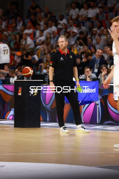 Trainer an der Seitenlinie