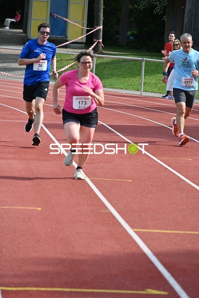 Läufer in Aktion beim TVE Sommerlauf Edingen