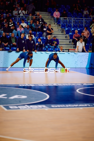 Aufwärmen vor dem Spielbeginn