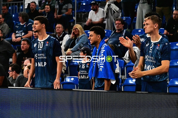 Spieler der MLP Academics auf Court