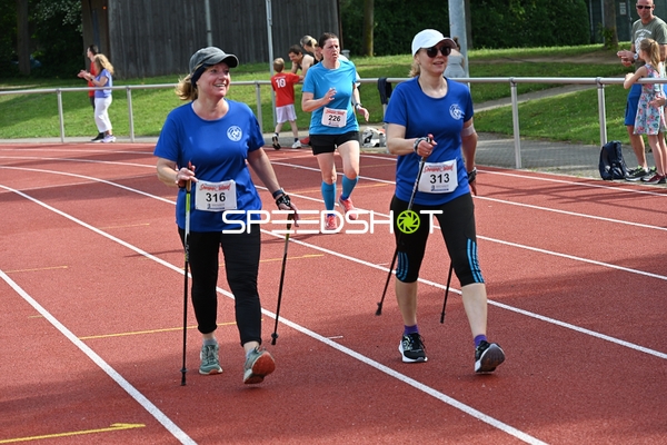 Nordic Walking beim TVE Sommerlauf Edingen 2025