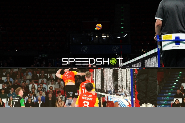 Spielszene mit 12; BADEN VOLLEYS SSC Karlsruhe, Lennart Heckel (10; BADEN VOLLEYS SSC Karlsruhe) und Denir Hadzic (3; BADEN VOLLEYS SSC Karlsruhe)