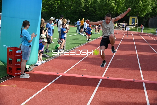 Athlet beim Hürdensprung