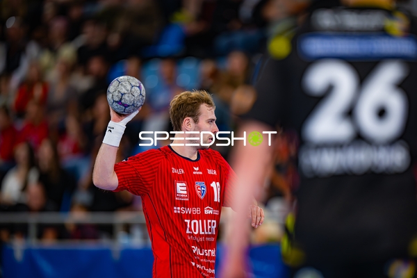 Tom Wolf (10; SG BBM Bietigheim) wirft aufs Tor