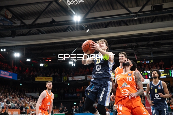 Spielaktion mit Bennet Hundt (33; Alba Berlin)