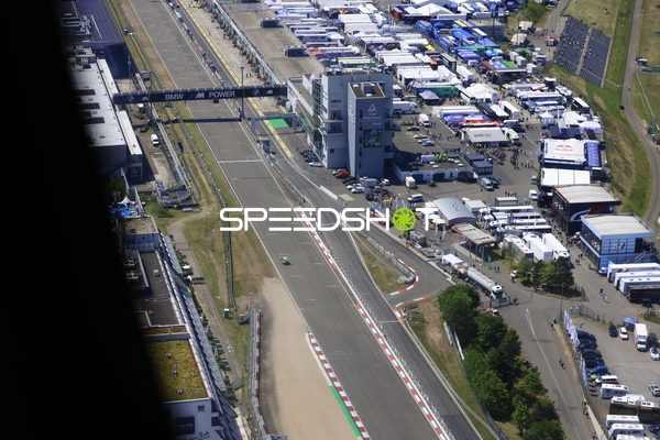 Boxengasse und Start-Ziel-Gerade