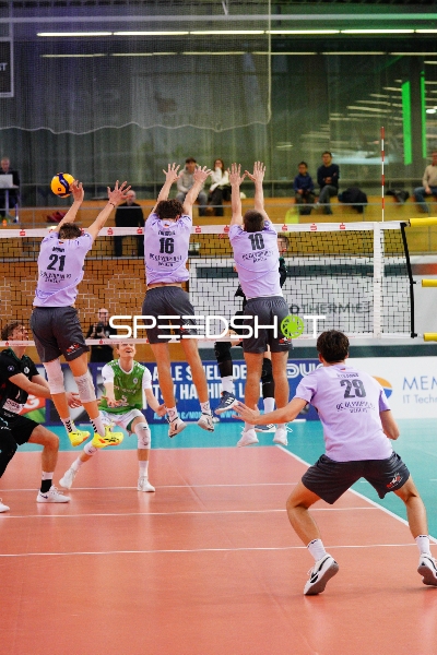 Spielszene mit Tristan Hans Bleicke Mohr (21; VCO Berlin), Leonas Fritsche (16; VCO Berlin) und Lucas Alexander Eichborn (10; VCO Berlin)