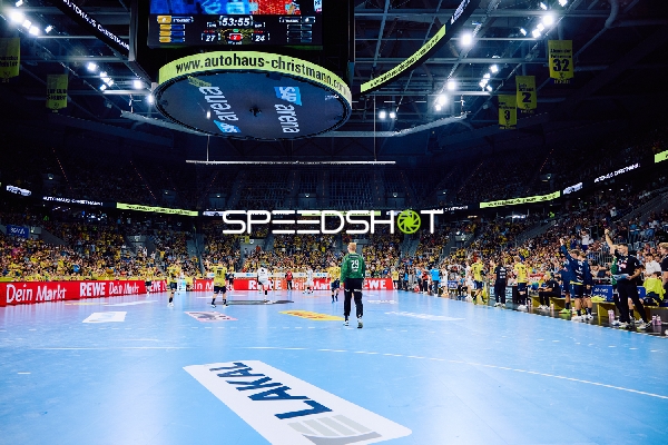 Torhüter bereitet sich auf einen Angriff vor