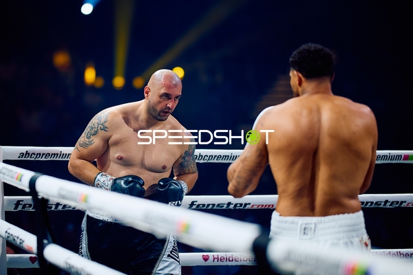 Boxer Srdan Govedarica (115; VIP) im Ring