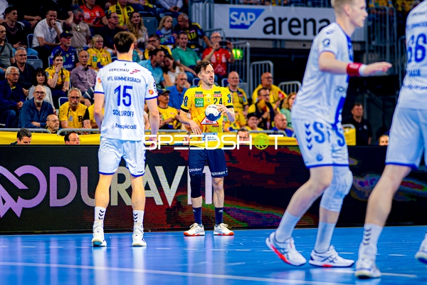 Patrick Groetzki (24, Rhein Neckar Löwen) hält Ball