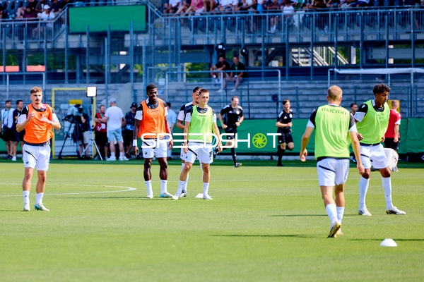 Team Sandhausen beim Aufwärmen