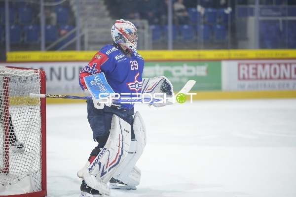 Torwart Davide Fadani (29; EHC Kloten) im Einsatz