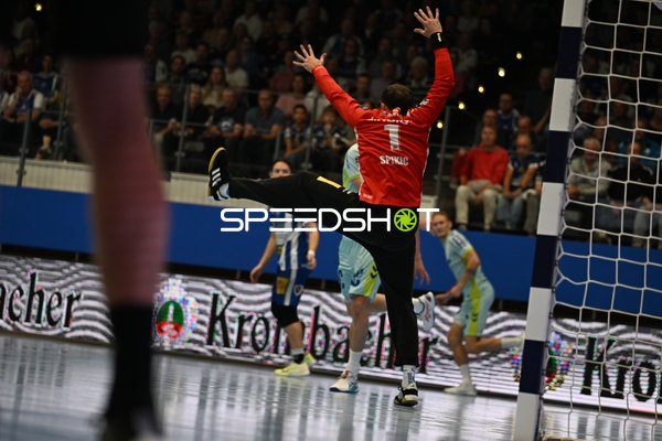 Matija Spikic (1; ThSV Eisenach) pariert Wurf