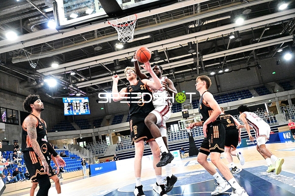 Korbleger von Lars Thiemann (21; Rasta Vechta)