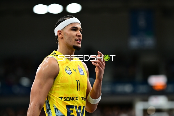 Nicholas Tischler (11; EWE Baskets Oldenburg) in Aktion