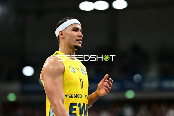 Nicholas Tischler (11; EWE Baskets Oldenburg) in Aktion