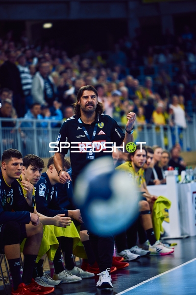 Trainer am Spielfeldrand