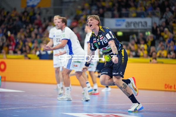 Edwin Aspenbäck (78; Rhein Neckar Löwen) jubelt emotional