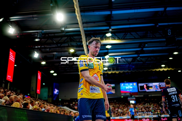 Ballkontrolle Patrick Groetzki (24;Rhein Neckar Löwen)