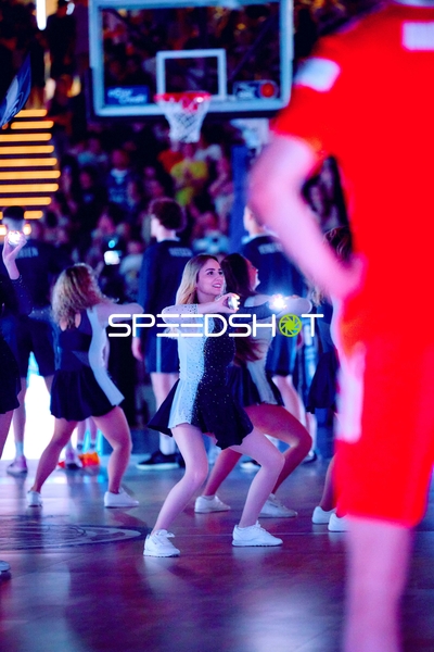 Cheerleader Performance vor Spiel