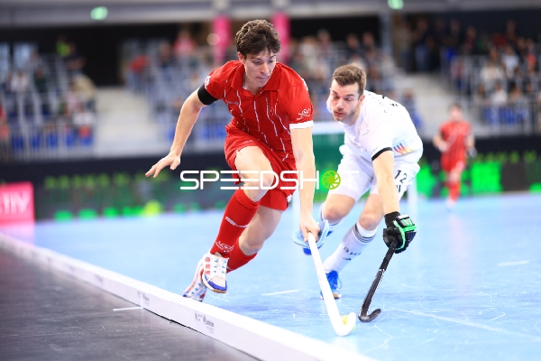 Anton Pöhling (12; Deutschland) im Zweikampf