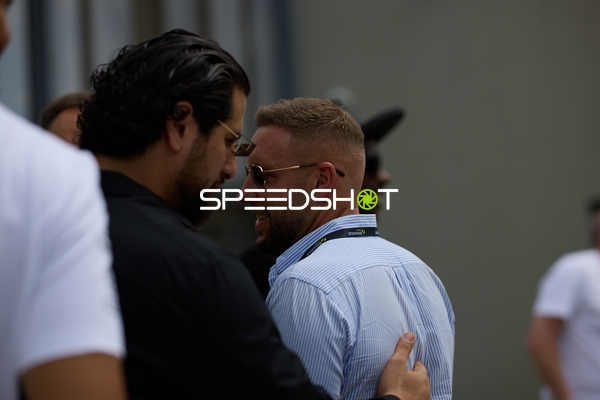 Ringside-Zone Face-Off