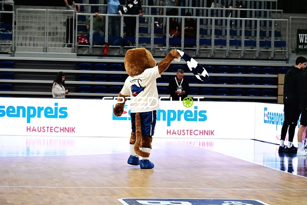Maskottchen auf dem Court