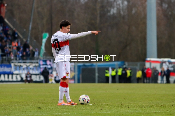 Freistoßvorbereitung Nicolás Sessa (10; VfB Stuttgart II)