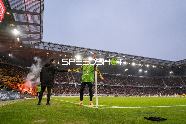 Begrüßung am Eckfahnenbereich