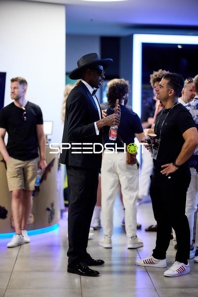 Ringside-Zone Face-Off