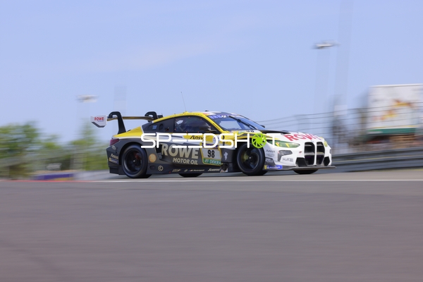 Rennfahrzeug auf der Rennstrecke