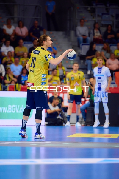 Wurf von Juri Knorr (10;Rhein Neckar Löwen) Handball