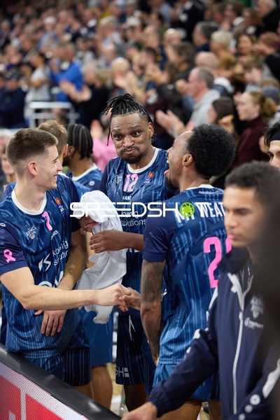 Osun Osunniyi (12; MLP Academics Heidelberg) jubelt