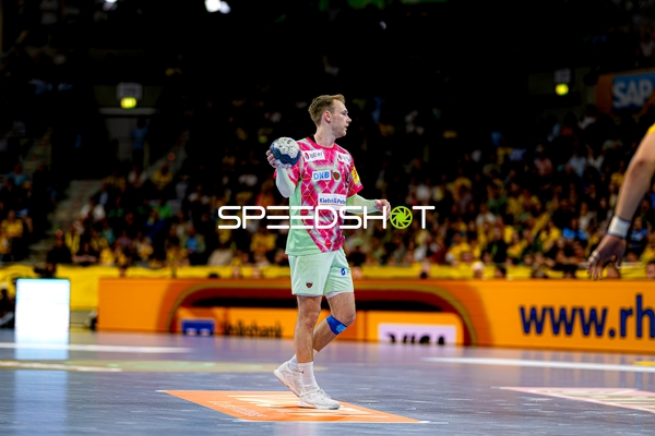 Spieler mit Ball in Aktion