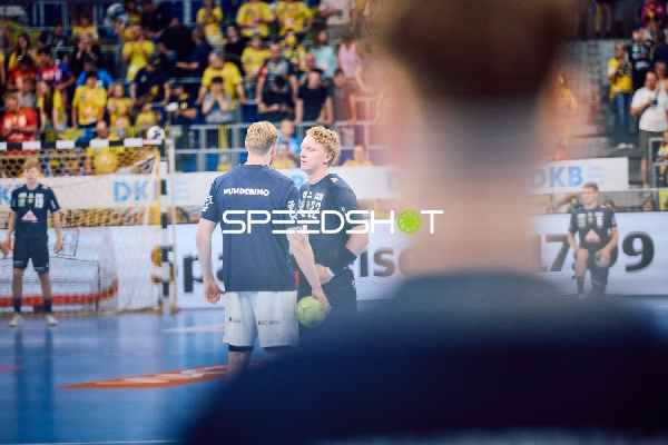Spieler von THW Kiel bereiten sich auf das Spiel vor