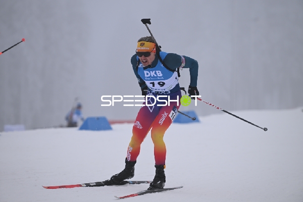 Sprint der Männer: Maksim MAKAROV (19; Biathlon Männer) in Aktion