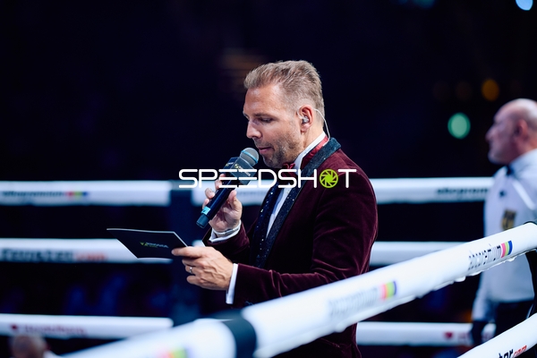 Moderator im Ringside Zone Boxevent