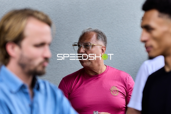 Ringside-Zone Face-Off