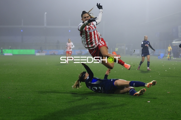 Foul an Leela Egli (20; SC Freiburg Frauen)