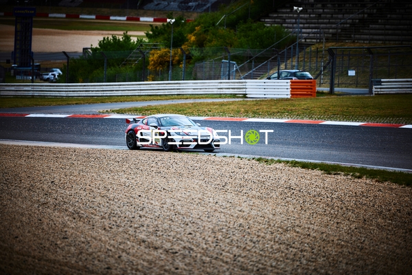 BSL Racing Team (999): Marc Arn, Marcel Zimmermann, Philipp Frommenwiler neben Strecke