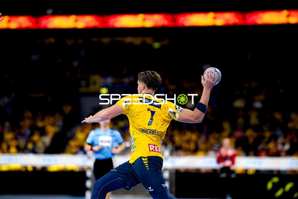 Robert Timmermeister (7; Rhein Neckar Löwen) wirft