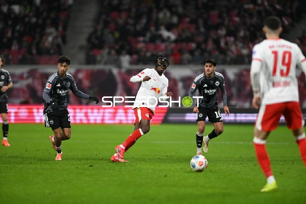 Ballkontrolle und Verteidigung