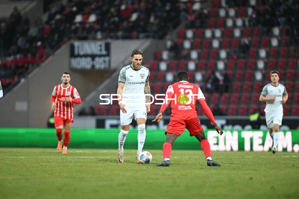 Ballkontrolle und Verteidigung