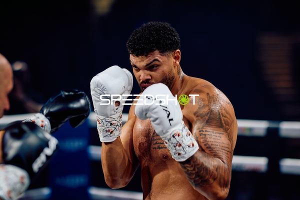 Boxer Emanuel Odiase in Aktion