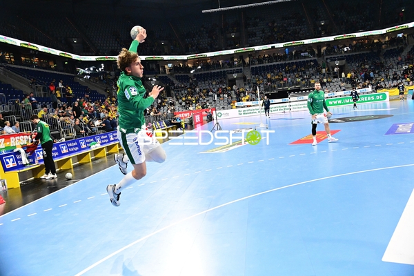 Anton Voß (34; SC DHfK Leipzig) wirft aufs Tor