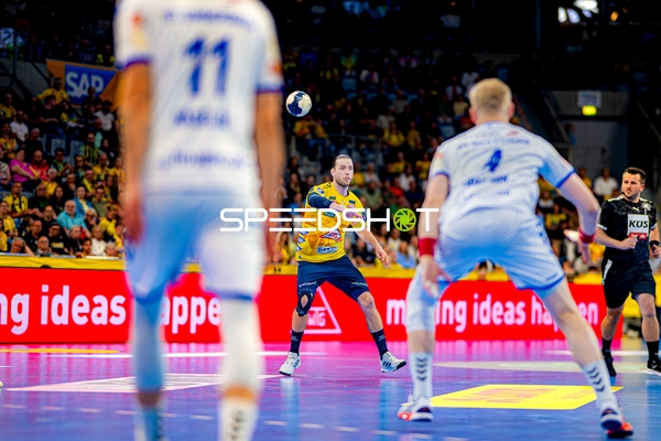 Ballpass von Olle Forsell-Schefvert (25;Rhein Neckar Löwen) in Halbzeit