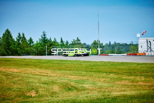 Rennfahrzeug auf der Rennstrecke