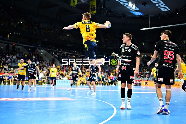 Tim Gommel (95; HC Erlangen) und Christoph Steinert (44; HC Erlangen) in Aktion